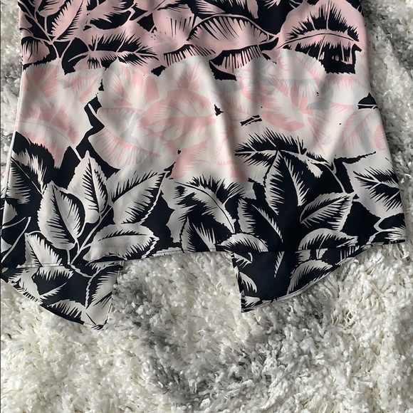 Express split back floral top - Picture 3 of 6